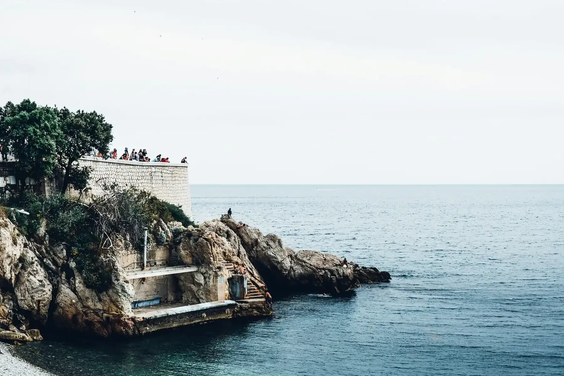Criques et rochers de la presqu'île du Cap d'Antibes