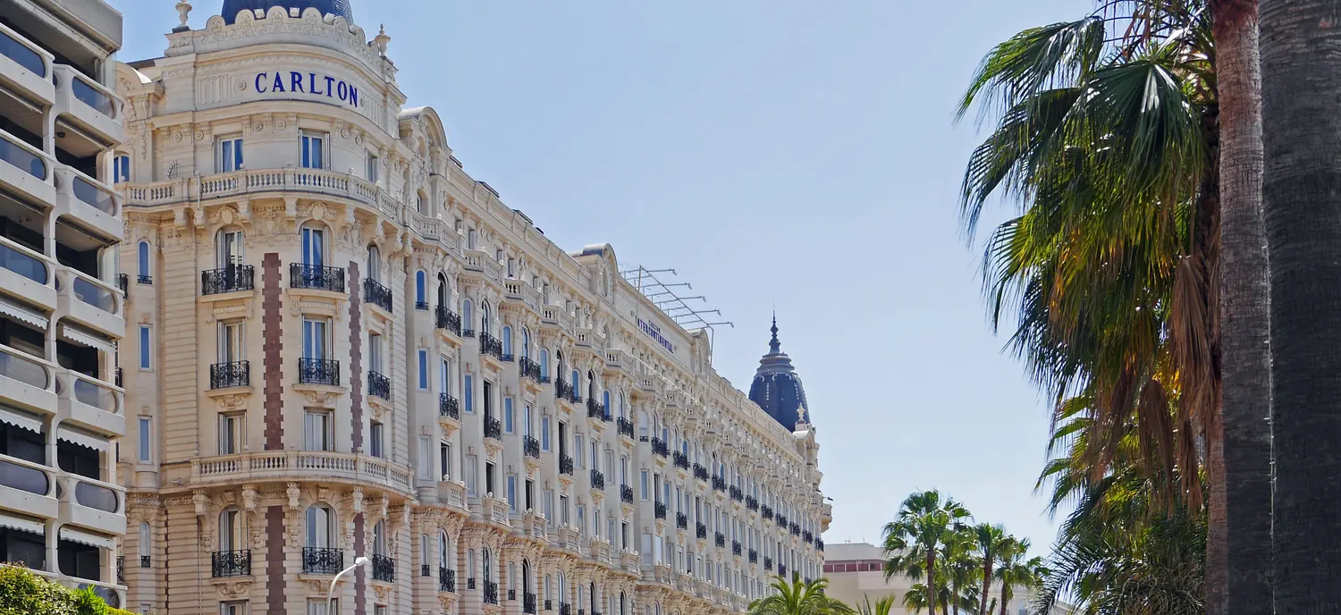Façade Belle Époque et palmiers du boulevard de la Croisette